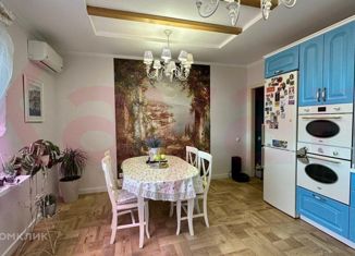 Трехкомнатная квартира на продажу, 120 м2, Курганинск, улица Будённого