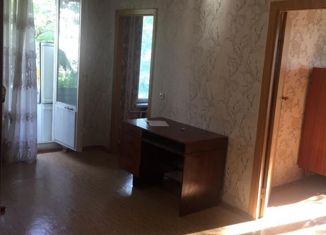 Сдается в аренду четырехкомнатная квартира, 49 м2, Пятигорск, улица Восстания, 100