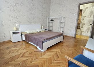 Сдам в аренду трехкомнатную квартиру, 91 м2, Санкт-Петербург, Казанская улица, 45