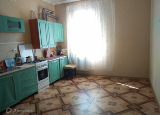Продается трехкомнатная квартира, 85 м2, Абинск, улица Красных Курсантов, 4