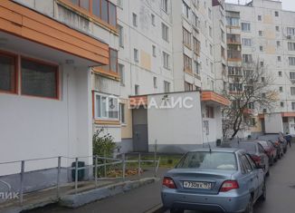 Продам 4-ком. квартиру, 96 м2, Москва, улица Адмирала Руднева, 10, метро Улица Горчакова