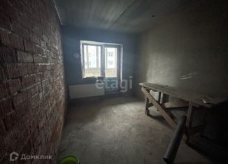 Продаю 1-ком. квартиру, 40 м2, Губкинский, 9-й микрорайон, 37
