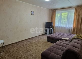 Продается трехкомнатная квартира, 59.3 м2, поселок городского типа Мирный, улица Сырникова, 8