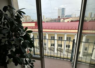 Продам 3-ком. квартиру, 85 м2, Екатеринбург, улица Челюскинцев, 92, улица Челюскинцев