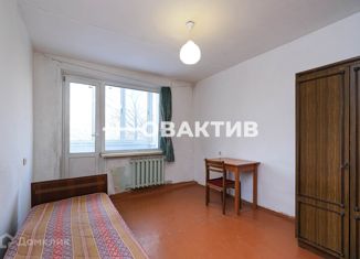 Продается 1-комнатная квартира, 28.5 м2, Новосибирск, улица Связистов, 7, метро Студенческая