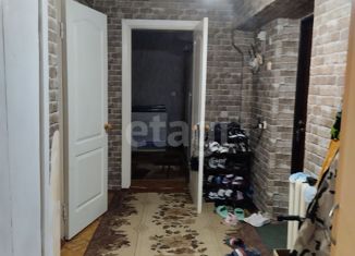 Продаю 2-ком. квартиру, 52.2 м2, Армянск, улица Гайдара, 4