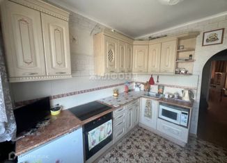 Продается 2-комнатная квартира, 54 м2, Абакан, Советская улица, 121