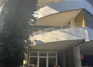 Продаю двухкомнатную квартиру, 56 м2, посёлок городского типа Кореиз, парк-памятник садово-паркового искусства Мисхорский, 10