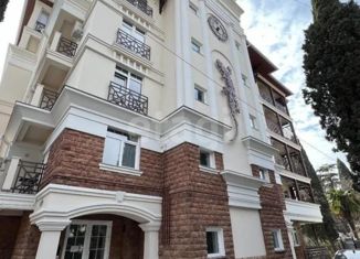 Продам 3-ком. квартиру, 75 м2, Ялта, Партизанская улица, 5