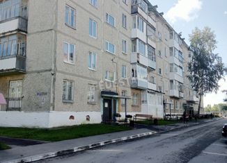 Продажа трехкомнатной квартиры, 60.3 м2, село Родники, Школьная улица, 4