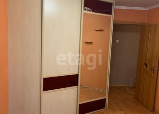 Сдаю 3-ком. квартиру, 57 м2, Владивосток, проспект 100-летия Владивостока, 137, Советский район