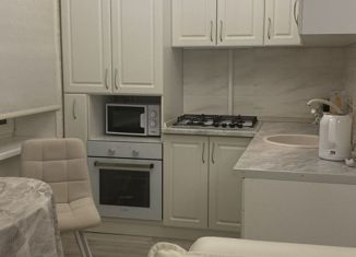 Продам квартиру студию, 56 м2, Каменск-Шахтинский, улица Орджоникидзе, 44А