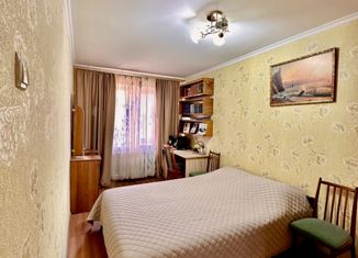 3-комнатная квартира на продажу, 64.8 м2, поселок городского типа Мирный, улица Сырникова, 7