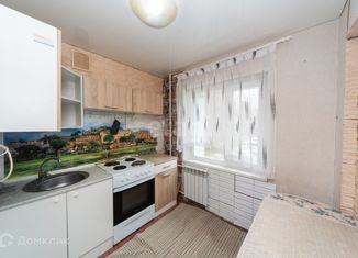 Продам трехкомнатную квартиру, 50 м2, Нижневартовск, улица Нефтяников, 64