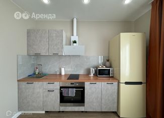 Сдается в аренду 1-комнатная квартира, 50 м2, Краснодар, улица им. Мурата Ахеджака, 12