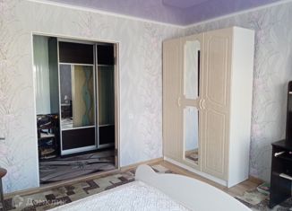 Продается 2-ком. квартира, 48 м2, Абинск, Комсомольский проспект, 64