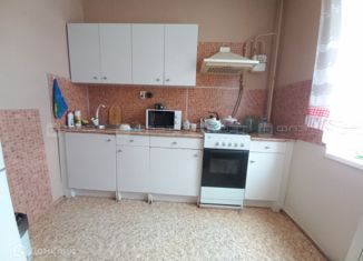 Продаю 2-ком. квартиру, 58 м2, Татарстан, улица Гайсина, 4