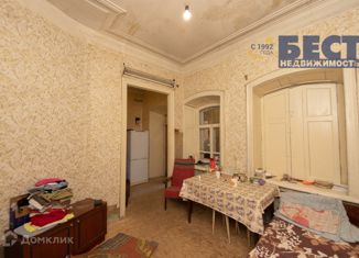 Продажа 3-ком. квартиры, 35 м2, Астрахань, Коммунистическая улица, 39, Ленинский район