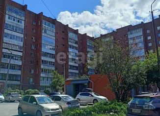 Продаю 2-ком. квартиру, 49.7 м2, Екатеринбург, улица Лодыгина, 11, метро Динамо