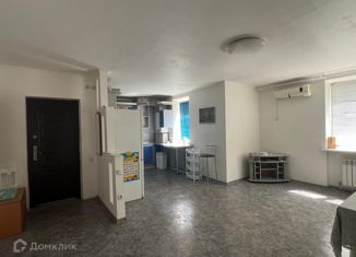 Продам 3-комнатную квартиру, 64 м2, Евпатория, улица Кропоткина, 63А