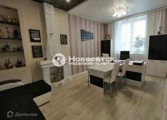 Продается трехкомнатная квартира, 90.2 м2, Киров, улица Калинина, 40