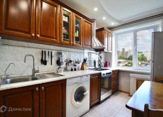 Продам 3-ком. квартиру, 63 м2, Нижегородская область, улица Маршала Голованова, 27