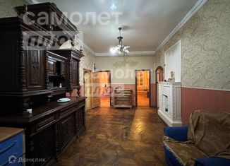 Продаю пятикомнатную квартиру, 106 м2, Астрахань, улица Чехова, 14