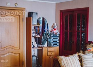 Продаю 3-комнатную квартиру, 60.9 м2, Челябинск, улица Комарова, 116, Тракторозаводский район