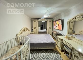 Продаю четырехкомнатную квартиру, 72.8 м2, Грозный, улица Вахи Алиева, 28