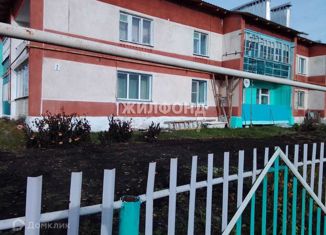 Продаю 2-ком. квартиру, 45.3 м2, село Карасево, Школьная улица, 2