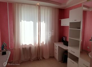 Продам 4-комнатную квартиру, 78 м2, Барнаул, улица Антона Петрова, 130А