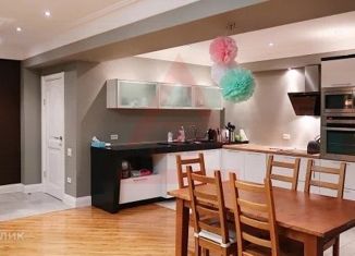 Продажа 3-ком. квартиры, 80 м2, Челябинск, улица Труда, 158