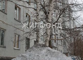 Продается 2-комнатная квартира, 52.2 м2, Новосибирск, улица Тружеников, 9, улица Тружеников