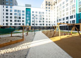 Продаю 1-ком. квартиру, 35 м2, Тюмень, улица Павла Никольского, 12, ЖК Акватория