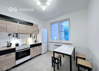 Трехкомнатная квартира в аренду, 74 м2, Москва, улица Ротмистрова, 2к4, район Щукино