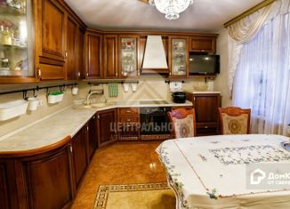 Продается 3-комнатная квартира, 115.3 м2, Новосибирск, улица Писарева, 82, метро Маршала Покрышкина