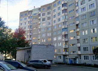 Продам 2-комнатную квартиру, 50.1 м2, Киров, Ульяновская улица, 2