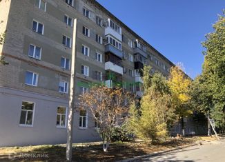 Продам 2-ком. квартиру, 42.7 м2, Вольск, Комсомольская улица, 189