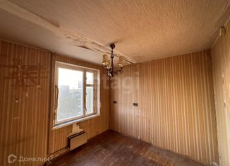 Трехкомнатная квартира на продажу, 64 м2, Москва, улица Чёрное Озеро, 9, метро Новокосино