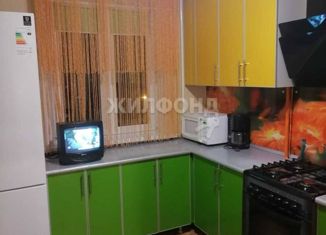 Продам 4-ком. квартиру, 95 м2, Астрахань, Кировский район, улица Куликова, 77