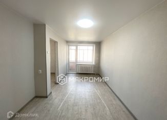 Продается 3-комнатная квартира, 60.9 м2, Челябинск, 2-я Эльтонская улица, 22В, Тракторозаводский район