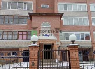 Продаю 2-ком. квартиру, 68.7 м2, Сыктывкар, улица Морозова, 43/1, Юго-Западный район