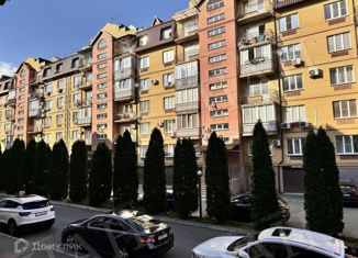 Трехкомнатная квартира на продажу, 104 м2, Ессентуки, улица Орджоникидзе, 84к1