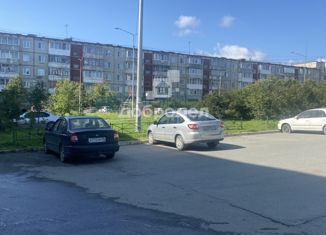 Продаю 2-ком. квартиру, 52 м2, Свердловская область, улица Трубников, 44