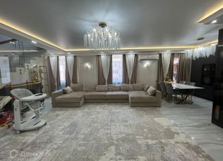 Продается 3-ком. квартира, 150 м2, Владикавказ, улица Зураба Магкаева, 83, Иристонский муниципальный округ