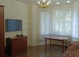 Продается 3-комнатная квартира, 62.3 м2, Астраханская область, улица Бурова, 6