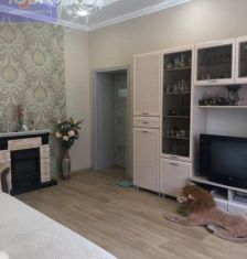 Пятикомнатная квартира на продажу, 200 м2, Евпатория, улица 13 Ноября, 8А