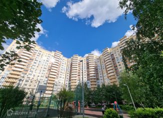 Продам 1-ком. квартиру, 50 м2, Москва, улица Татьяны Макаровой, 3, метро Улица Дмитриевского