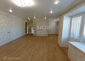 Продаю 1-ком. квартиру, 37 м2, Мензелинск, улица Гурьянова, 102