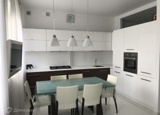 Сдаю 2-ком. квартиру, 60 м2, Москва, улица Хамовнический Вал, 14, станция Лужники